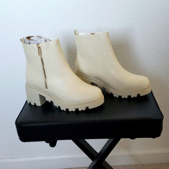 New, Shoedazzle, Size 8W, Bone Color with gold zipper - Picture 2 of 4